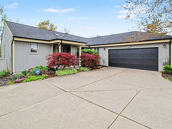 2nd image of 1463 Ainsley Ave