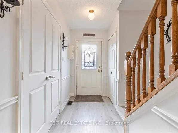 313 Bronte Rd, Oakville, ON L6L 3C7