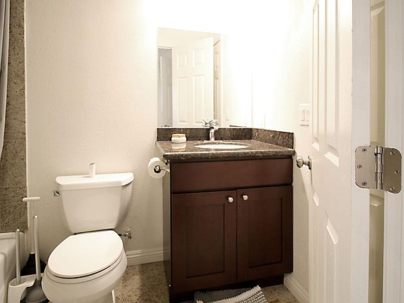 2nd image of 4848 1/2 Oakwood Ave