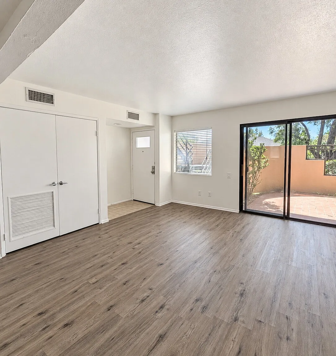 2 bed, 1.0 bath, 781 sqft, $2,900 — Photo 4