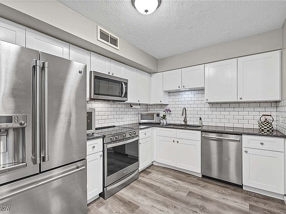 5th image of 21405 Cherry Way #13