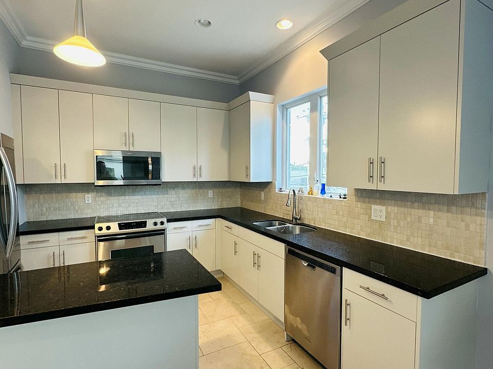 1st image of 12 SE 1st Avenue #201