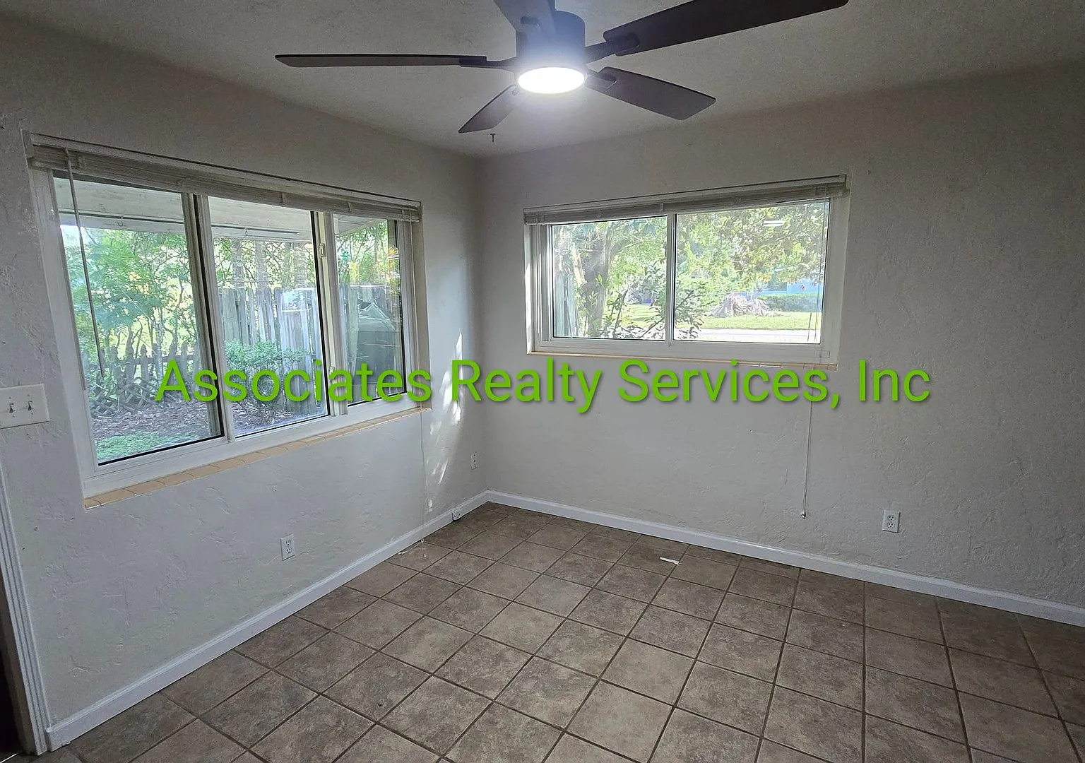 Beautiful 3 Br/1 Ba in Carol Estates — Photo 3