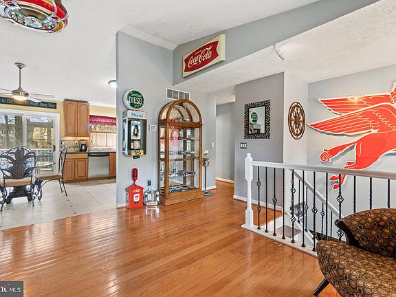 3rd image of 1006 4th St