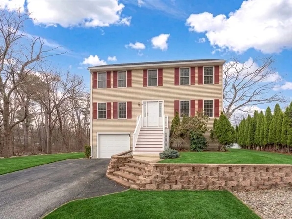 3 Lee St, Wilmington, MA 01887