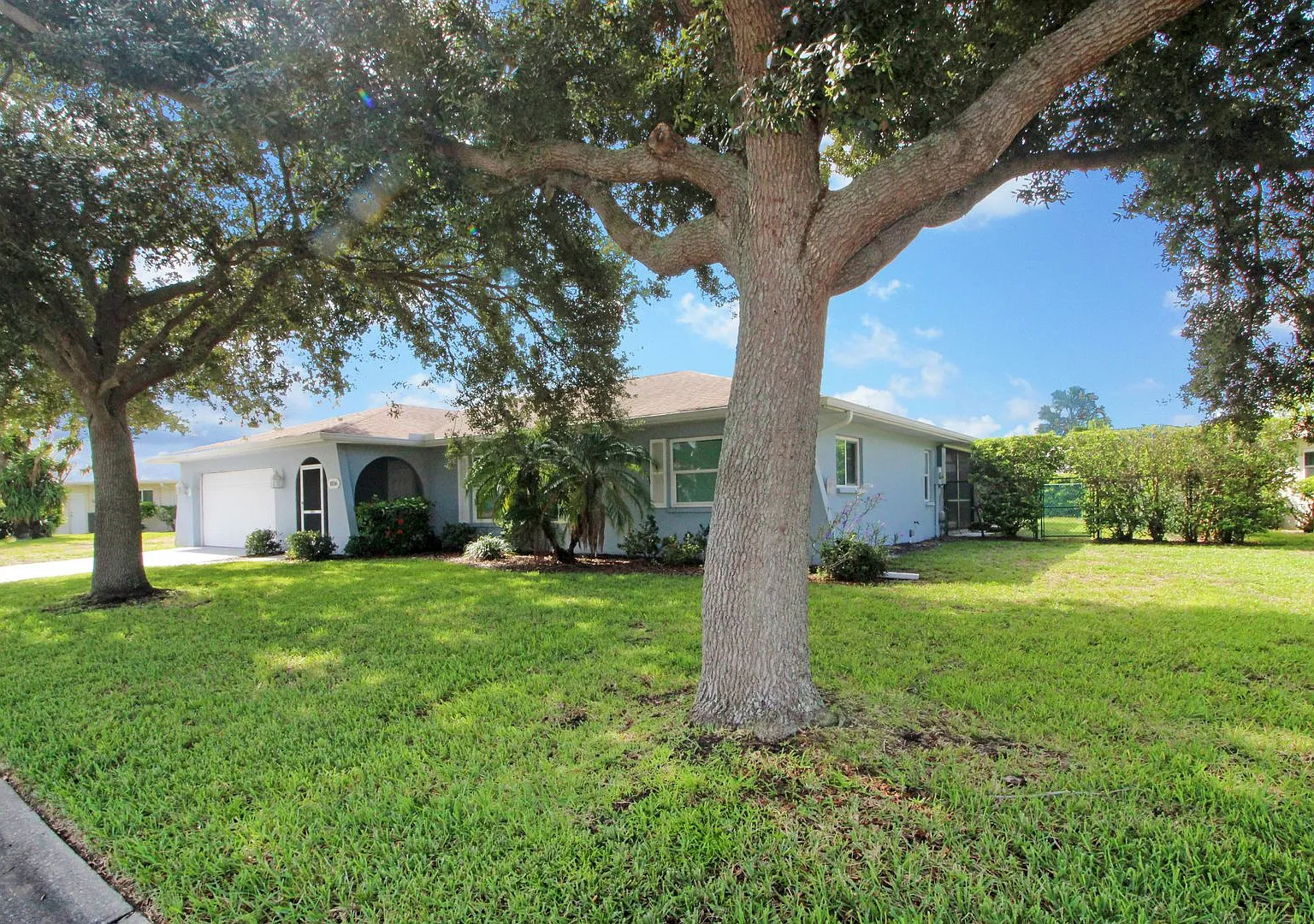 Jacaranda West Annual Pool Home for Rent — Photo 2