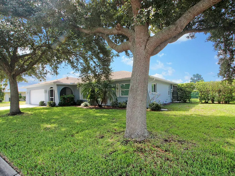 1036 N Cypress Point Dr — Photo 2