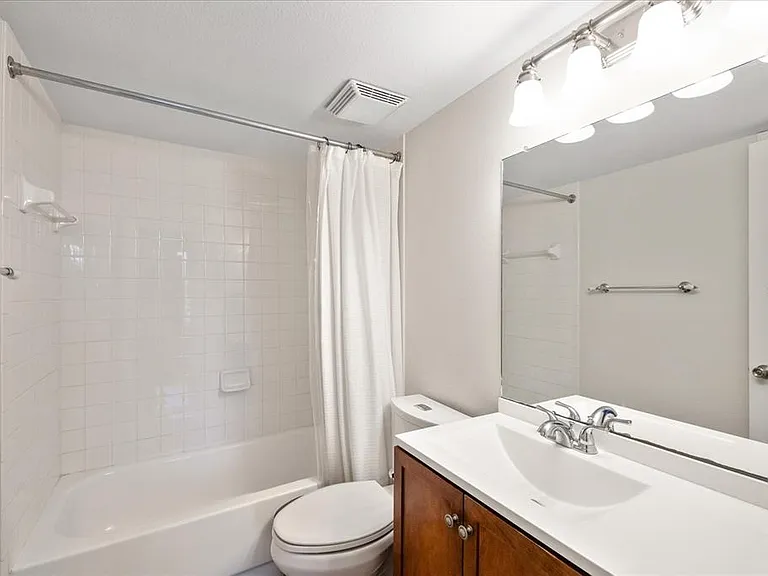 1000 W Horatio St #215 — Photo 19