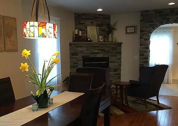 2nd image of 1716 Davis Ave #201