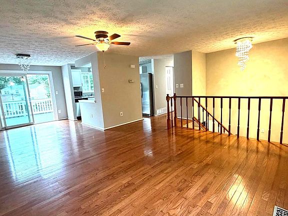 5th image of 3012 Summershade Ct