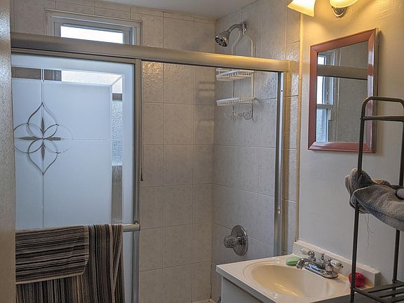 5th image of 63 Amsterdam Ave Floor 1