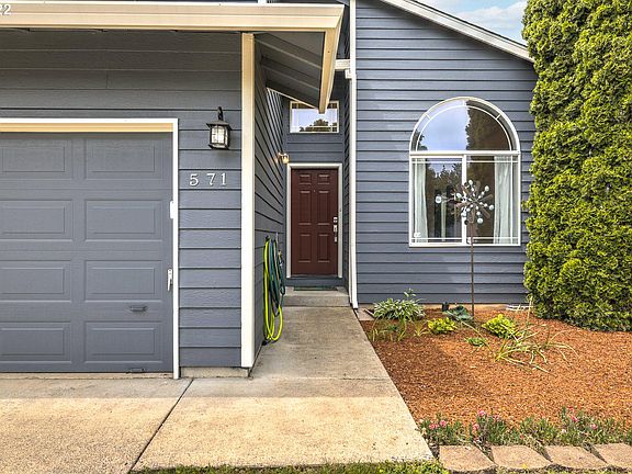 4th image of 571 SE 72nd Ave