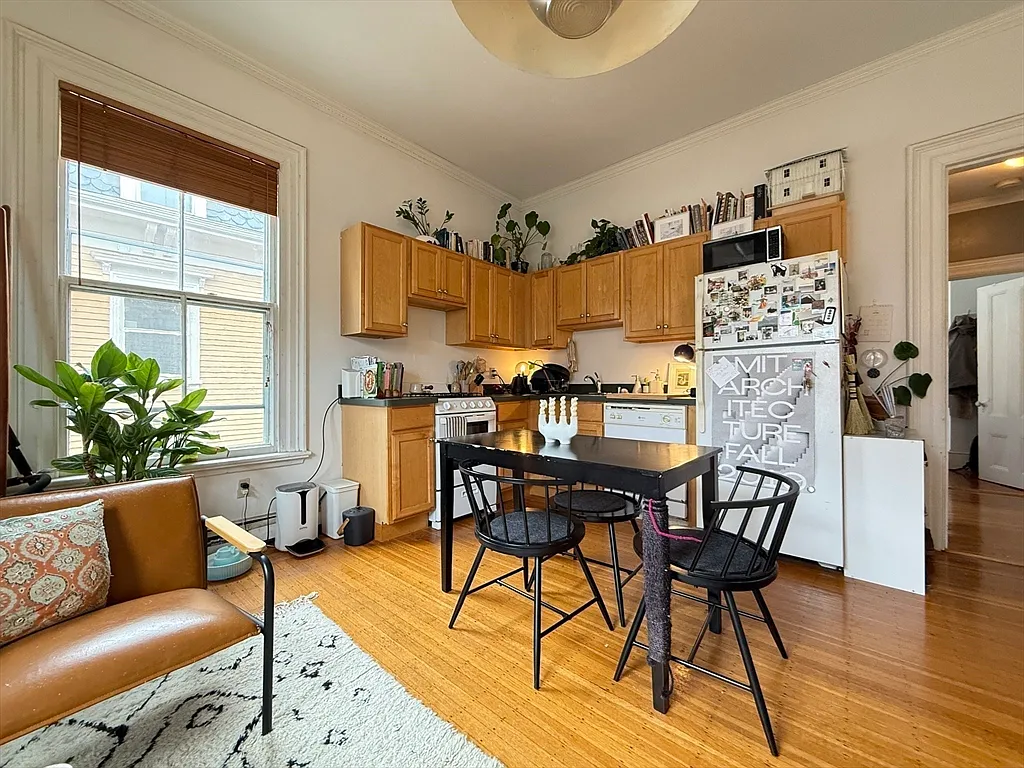 Building Photo - 15 Bigelow St #5