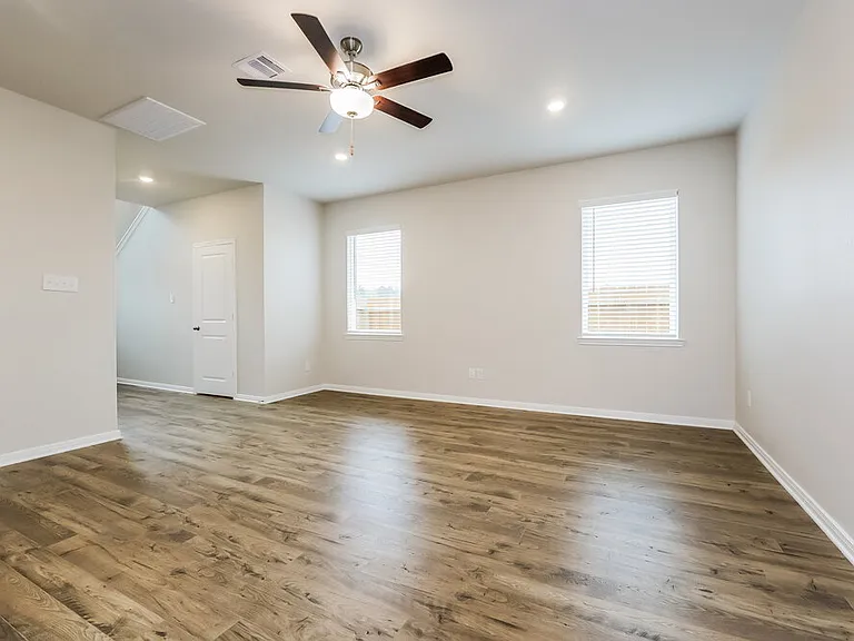 16458 Honeysuckle Hill Dr — Photo 5