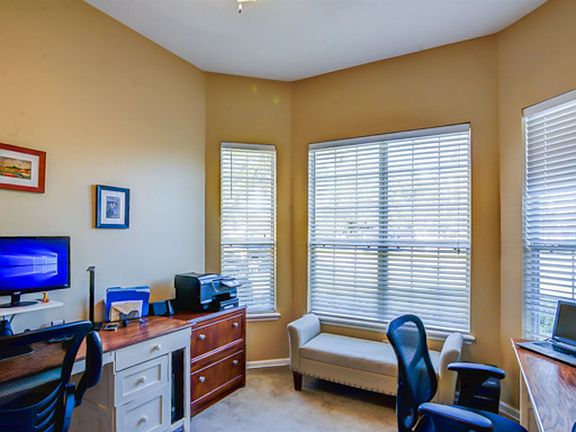 4th image of 140 Summerhill Cir