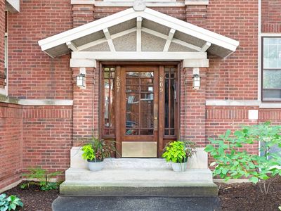 (Undisclosed Address), Oak Park, IL, 60302