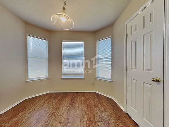 4th image of 213 Rock Hill Dr