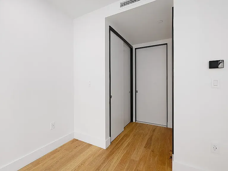 224 W 20th St #2 — Photo 9
