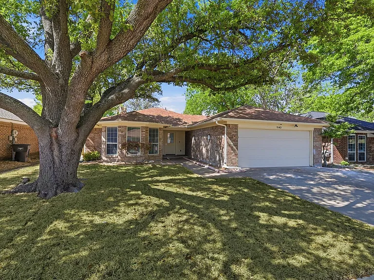 1140 W Hills Ter — Photo 30