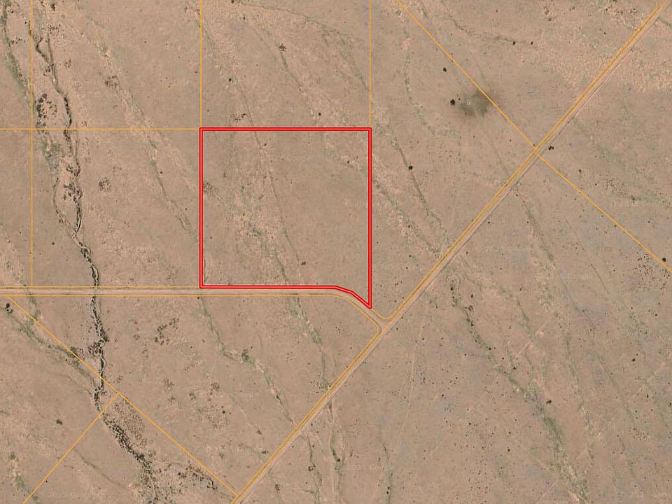 2nd image of 305 Desert Mesa Rd