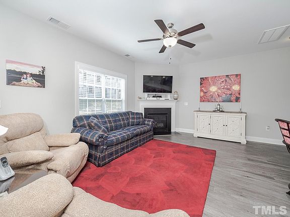 5th image of 560 Barneswyck Dr