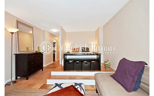 Sold by Douglas Elliman | media 10