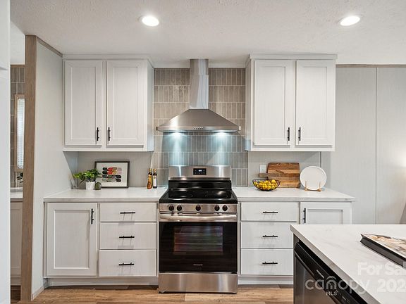 3rd image of 2027 Kennedy Dr