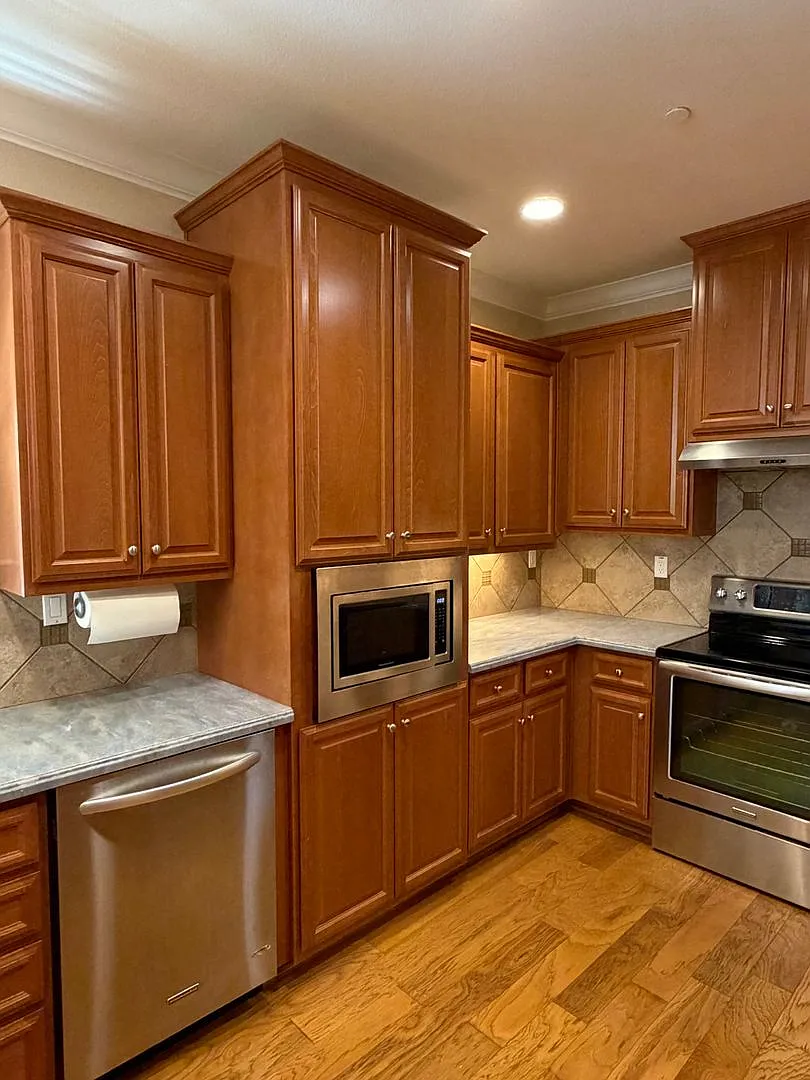 Gorgeous 2 Bedroom In Eskaton Village Roseville - 55+ Only!! — Photo 3