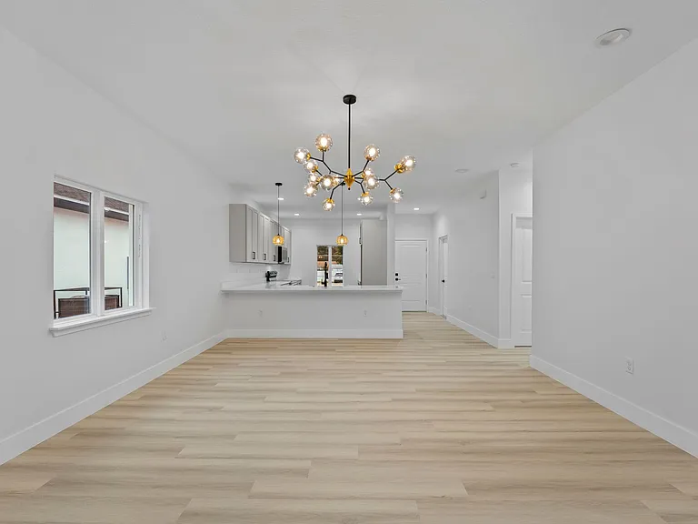 5437 Brownell St — Photo 8