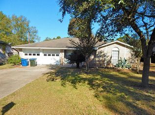 183 Greenleaf Ln, Conroe, TX 77304