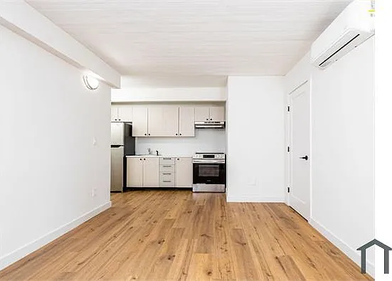3 bed, 1000 sqft, $3,540 — Photo 2