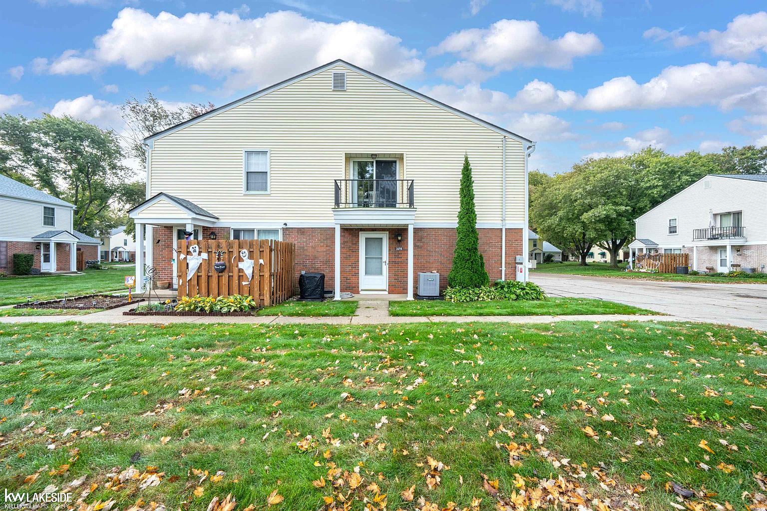 24715 Meadow Creek Dr, photo 2
