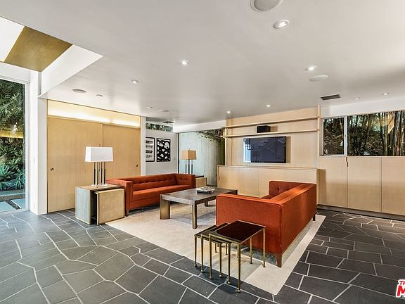 4th image of 201 N Bentley Cir