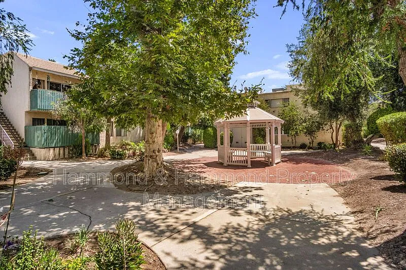 4 bed, 2.0 bath, 1223 sqft, $3,400 — Photo 3