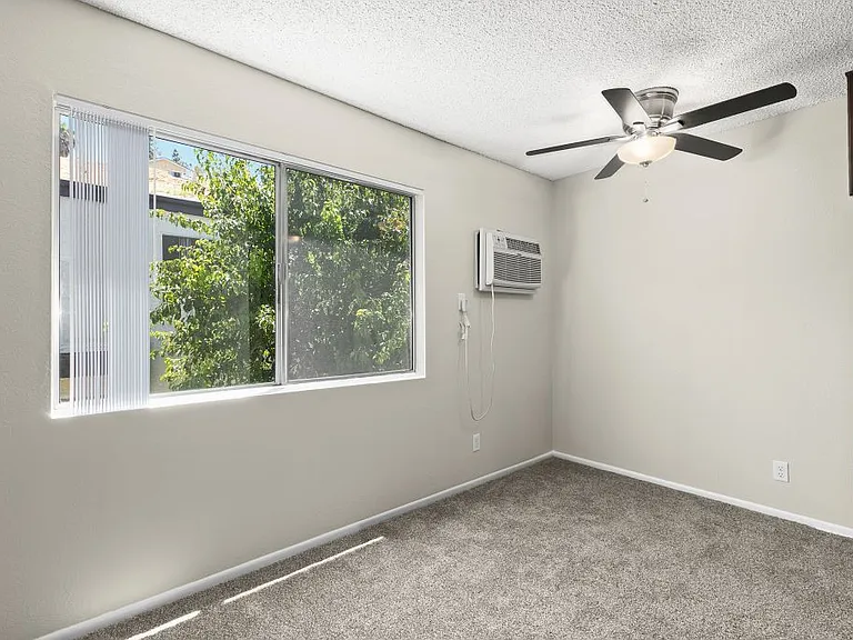 Topanga Canyon Apartments — Photo 27