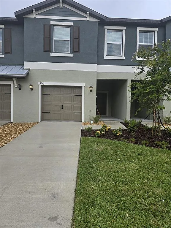 3 bed, 2.5 bath, 1666 sqft, $2,100 — Photo 2
