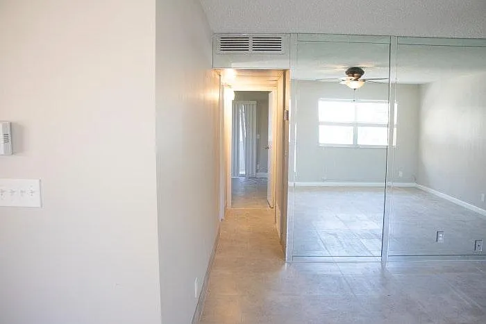 233 Brittany E — Photo 10