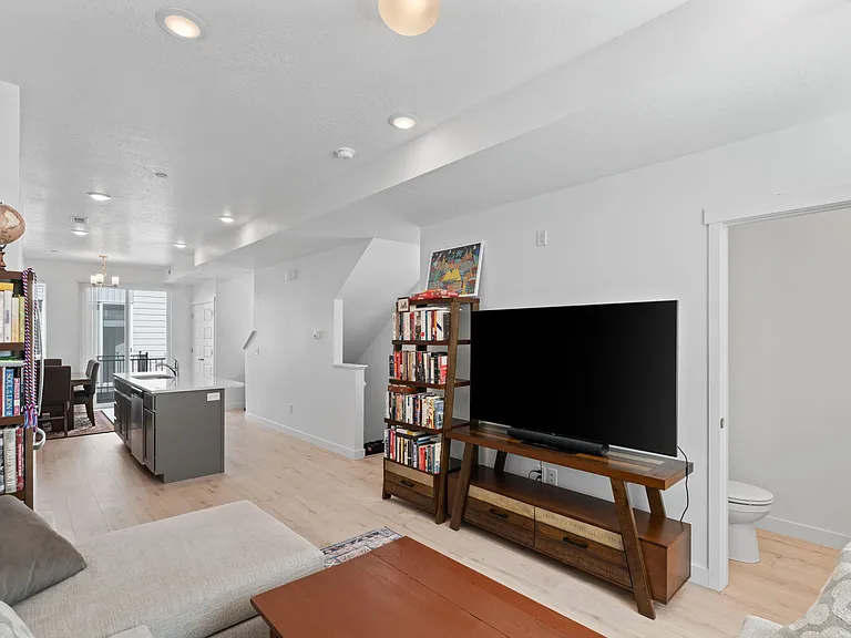 1146 S Redwood Rd #H-801 — Photo 7
