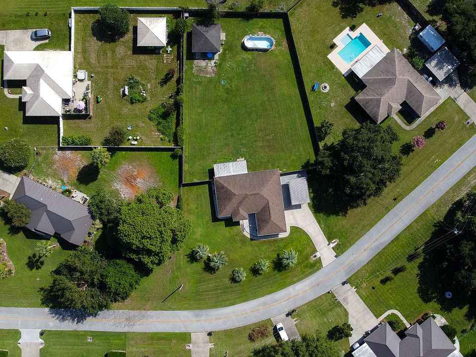 1st image of 383 SW Woodcrest Dr