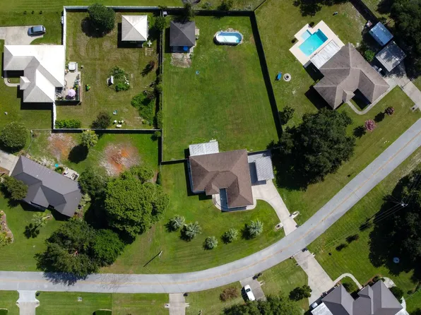 383 SW Woodcrest Dr, Lake City, FL 32024