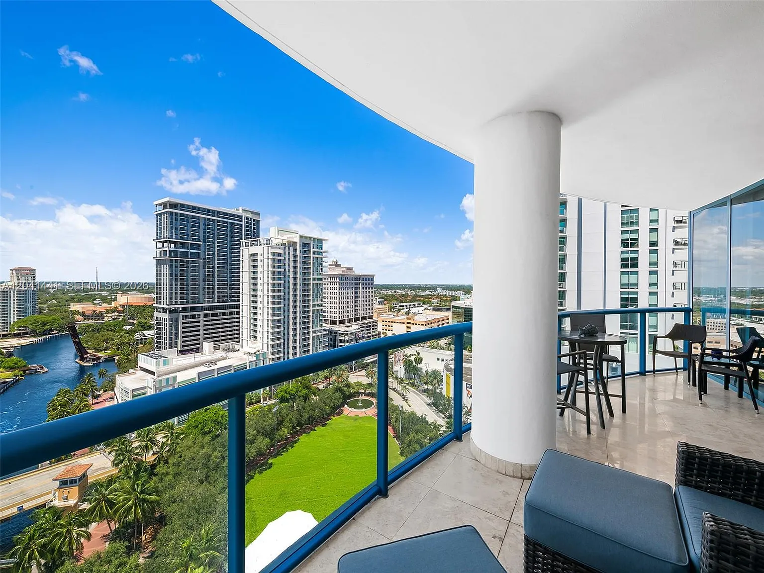 Las Olas River House Cond — Photo 3