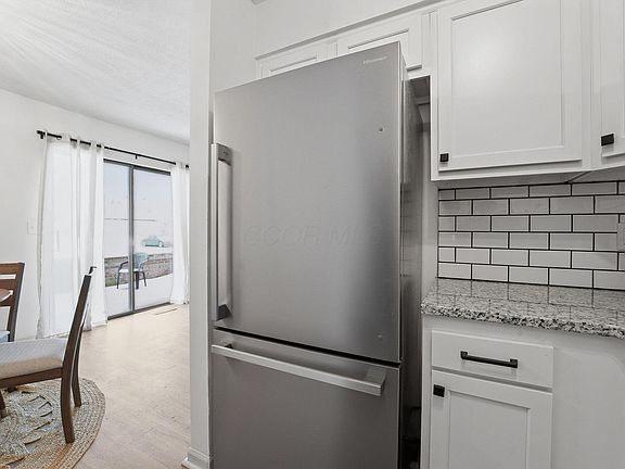 4th image of 625 Country Club Dr APT H4