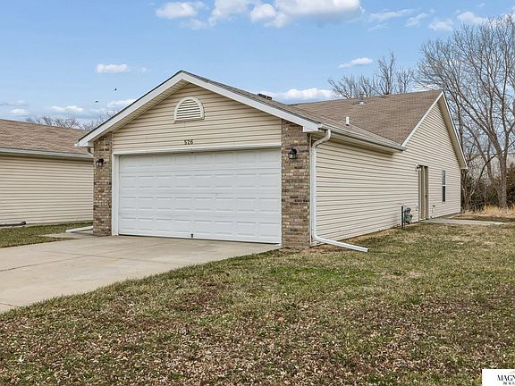 3rd image of 526 Lamont Cir