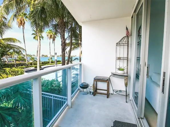 7501 E Treasure Dr, North Bay Village, FL
