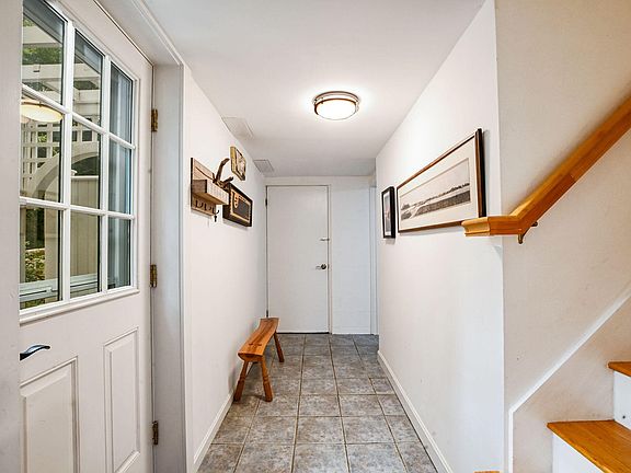 4th image of 72 Benjamin Nyes Lane