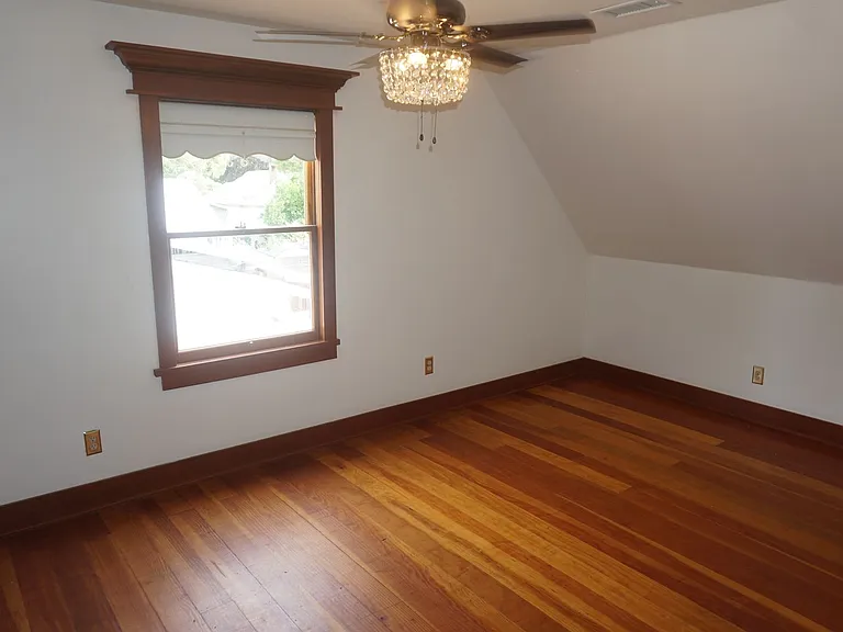 191 N Grand St — Photo 17