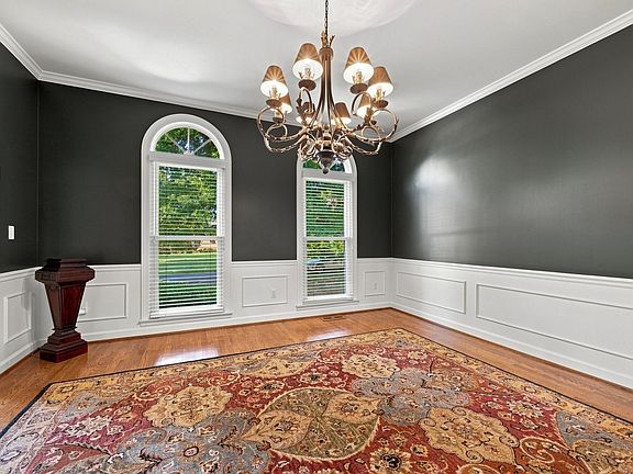 5th image of 915 Briarwood Crst