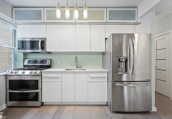 4th image of 550 Grand St APT H5g