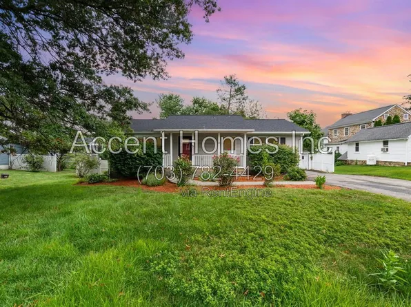 210 S 26th St, Purcellville, VA 20132