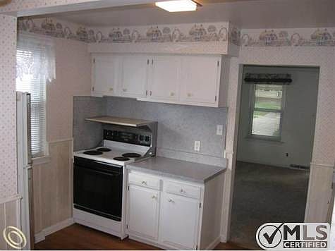 Pennie - Kitchen #2.jpg